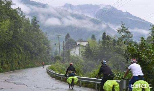 穷游|川藏线穷游女：如今搭车太困难，不满足这3个条件司机不让上车！