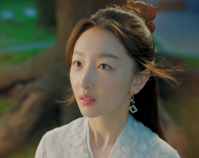 周冬雨|周冬雨新剧预告播出，古装造型美翻了，早该拍古装剧