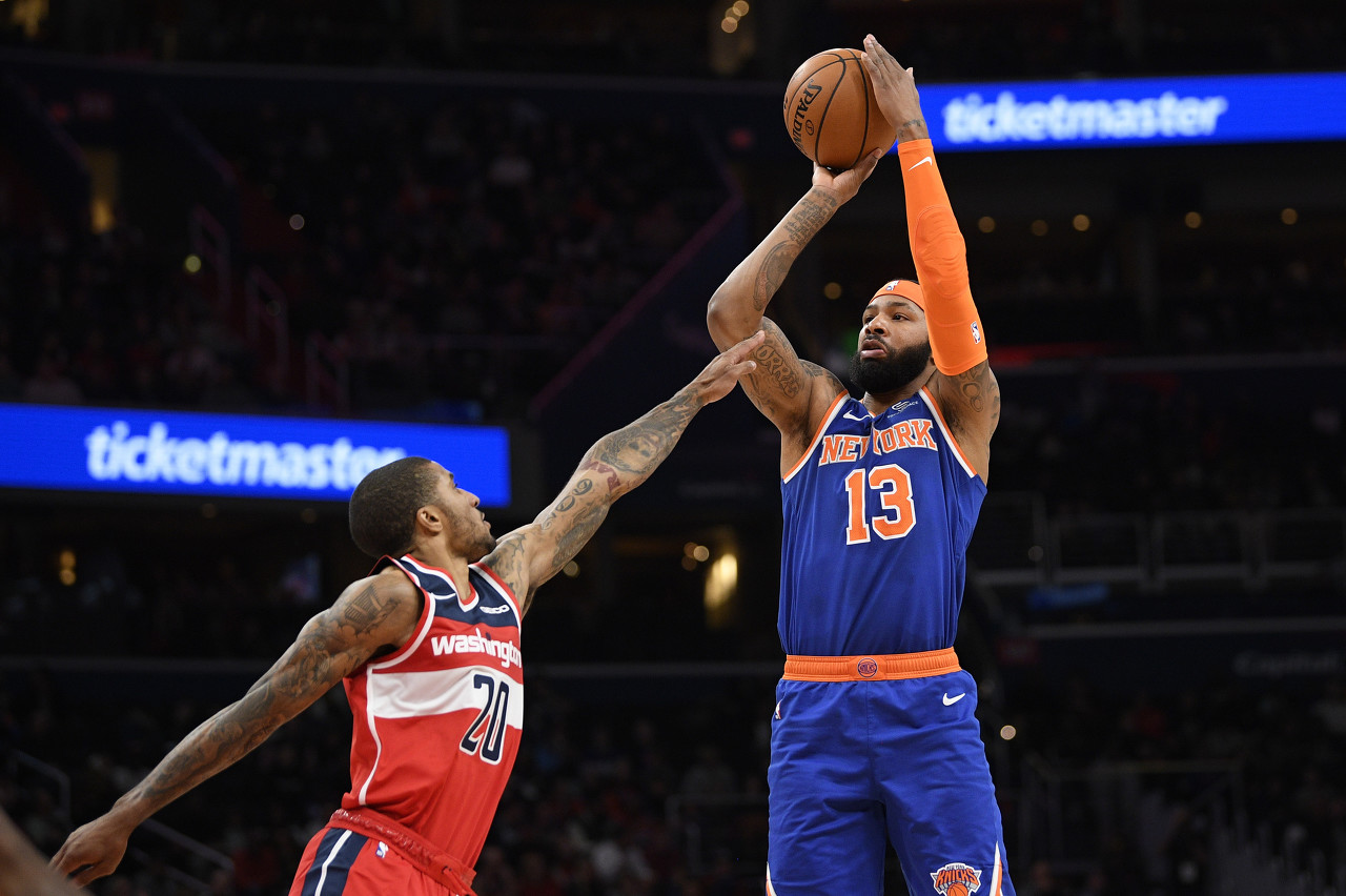 #快船队#再见，湖人！快船首笔签约完成了，3换1交易引进20+20中锋辅佐卡乔