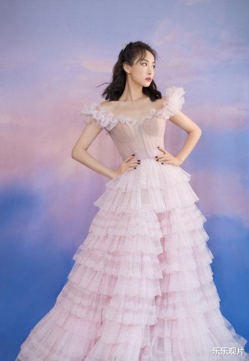 赵丽颖|金鹰晚会众女星比美：刘涛气质像女王，赵丽颖造型最完美