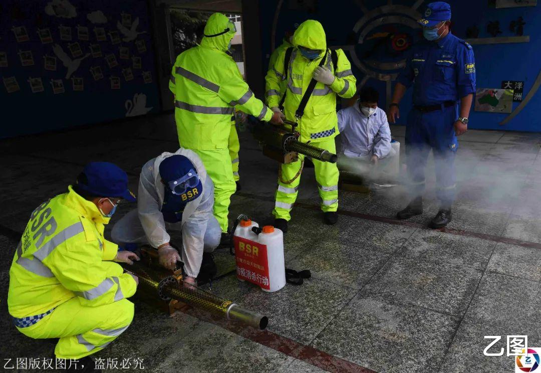 宁夏@一天消杀三所学校，合肥蓝天救援队11人消杀队紧张忙碌，迎接开学