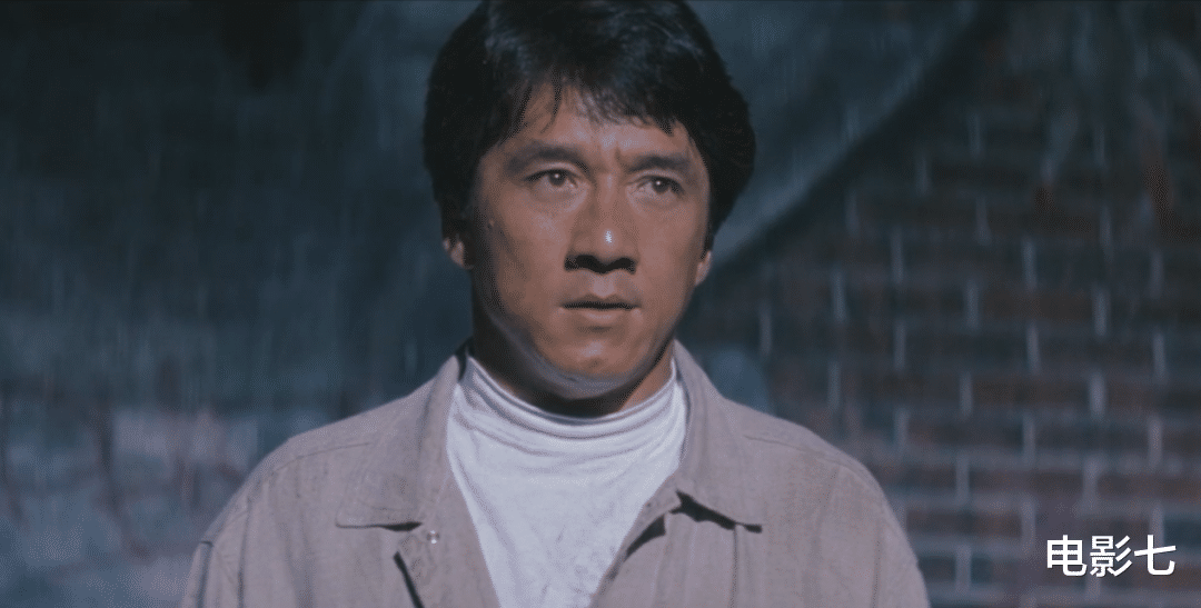 成龙▲不用替身，从高楼玩命一跳，成龙凭借这部电影，赢得了好莱坞的尊重