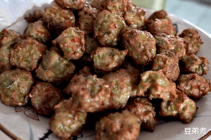 辣椒|秋天，少吃芹菜多吃它，2块钱一斤，做成丸子，香辣可口又下饭