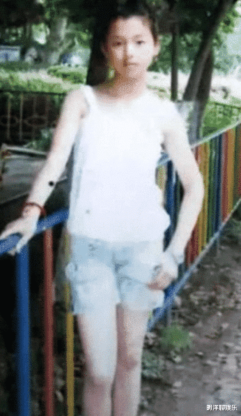 【贾乃亮】鞠婧祎：这是我的初中照，杨超越：这是我的，程潇：不好意思让一下