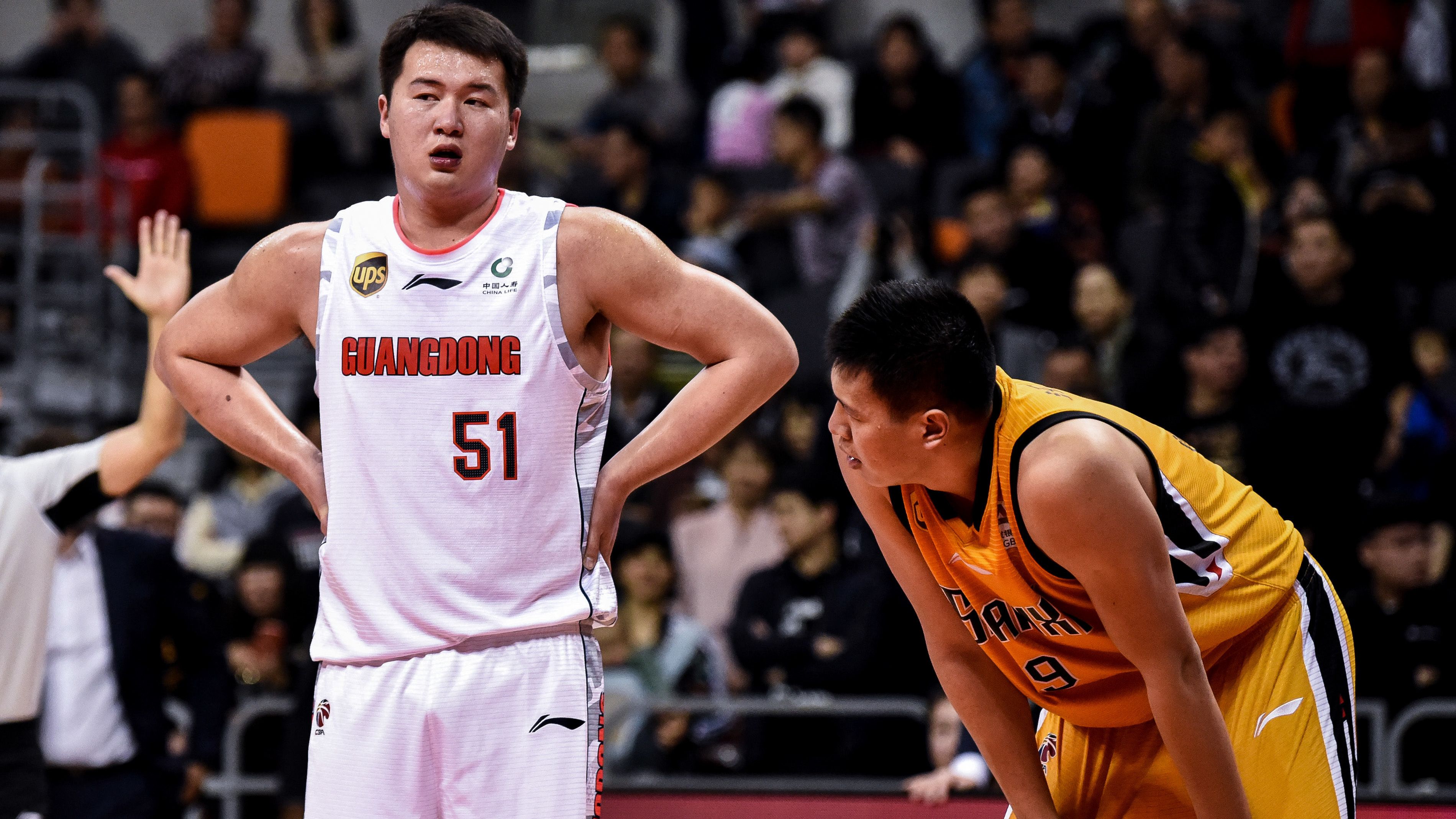 广东男篮|广东队中徐杰的20万年薪不是最少的，他的年薪还不如易建联零头