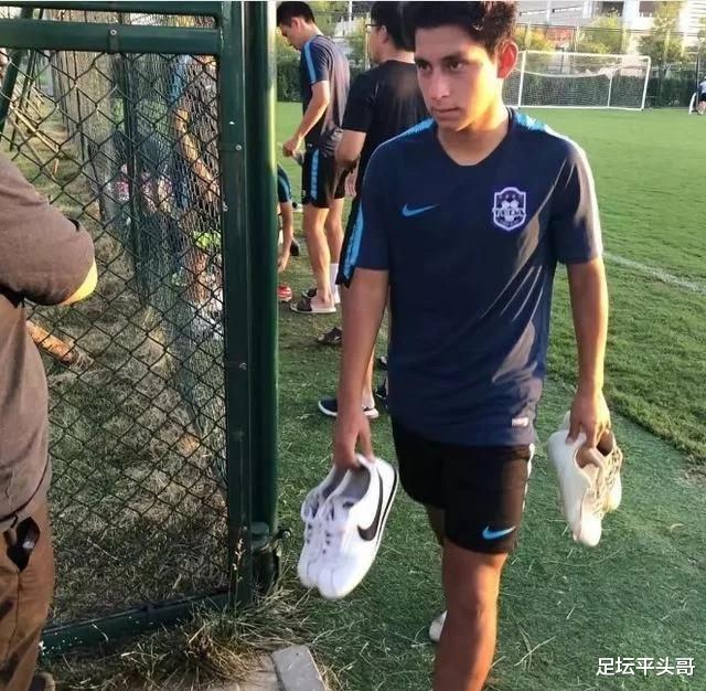 「归化球员」国足喜讯！接连出现3名归化球员对象，很优质