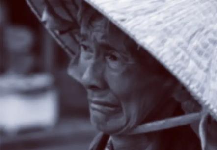 话晴空|87岁哑婆婆遭儿媳虐待，住牛圈吃生南瓜馊饭，儿子：谁给饭吃谁养