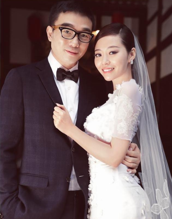 张靓颖|张靓颖回应前夫骗财骗股份内幕，妈妈扣下户口本和冯珂未领证属实