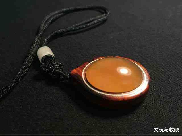 『小叶紫檀』有种文玩叫“青鱼石”，虽是鱼骨但打磨出来却比玉石还温润漂亮