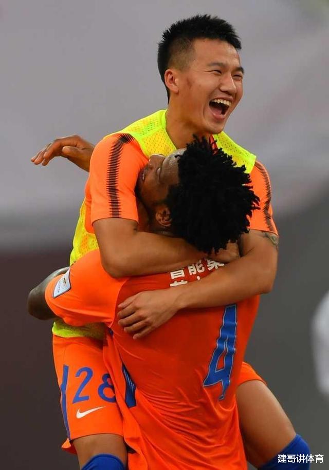 山东鲁能|鲁能国脚枯坐板凳！才25岁！他已不是李霄鹏的轮换球员