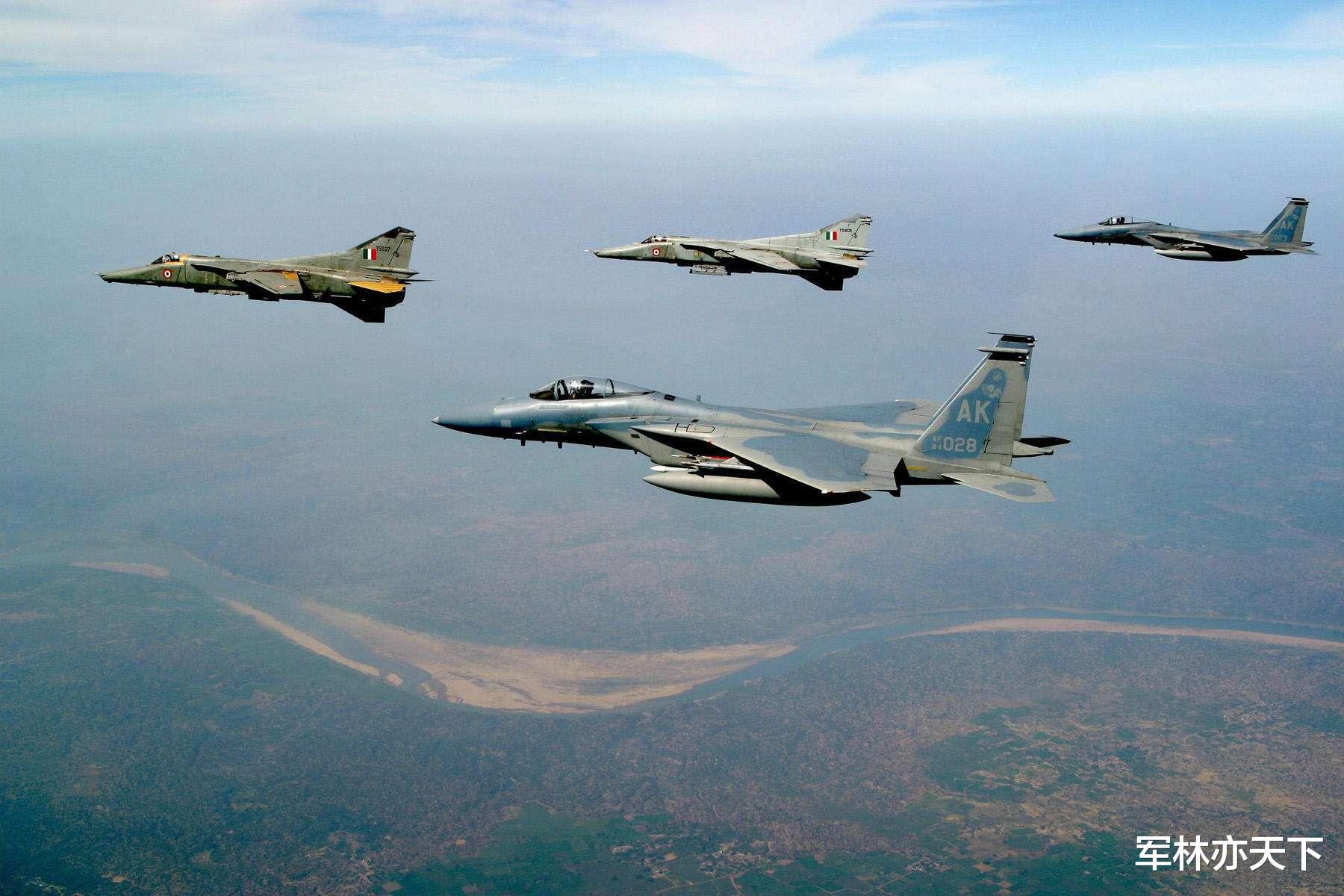 核弹@震慑俄军！美向世界传递一个危险信号，北约盟国将共享B61-12核弹