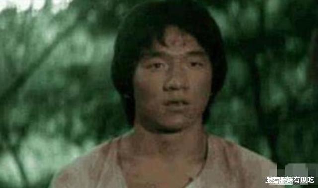 成龙|成龙：前面的人把饭都盛走了，结果有40个人没饭吃，我说我看着你们吃完