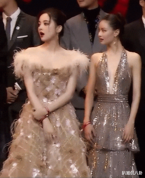 [赵丽颖]直击女星红毯无修动图，赵丽颖比刘诗诗尽显妈妈味，杨紫的奶奶裙全场最丑
