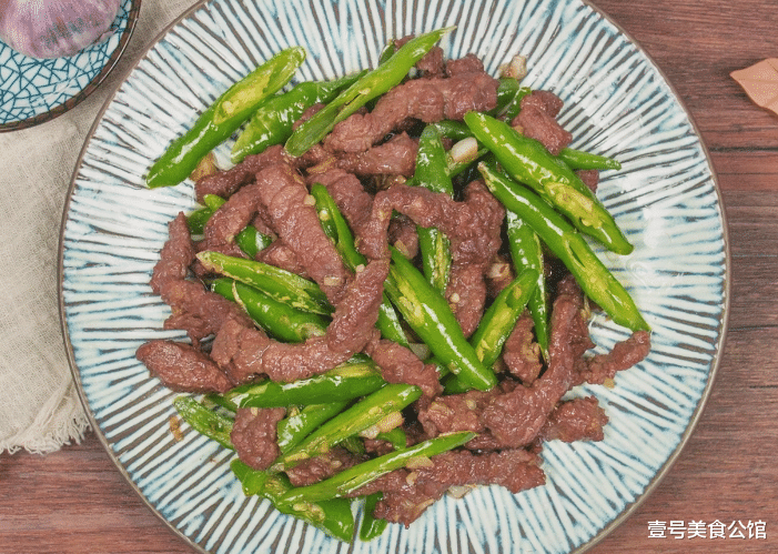 牛肉|家人爱吃的尖椒牛柳,腌制环节有秘诀,鲜嫩多汁又营养,真解馋