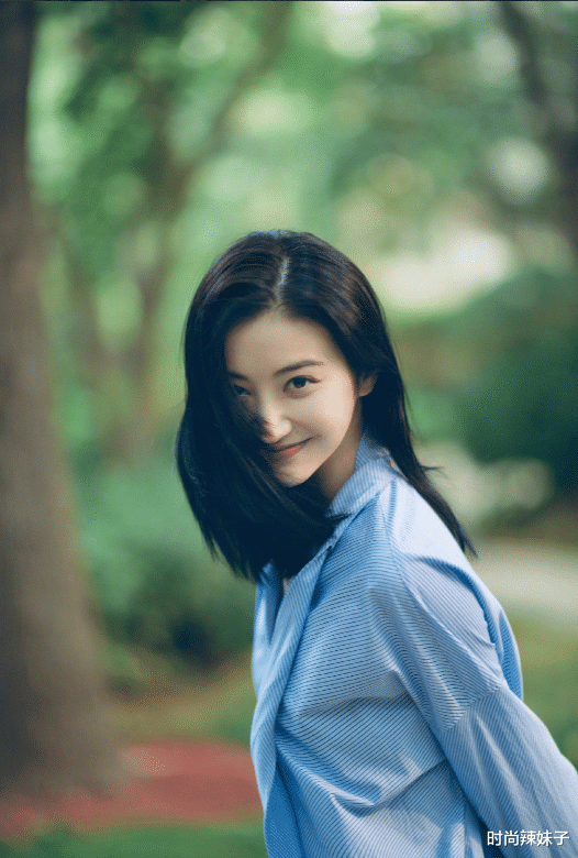 景甜|景甜穿旅行裙装显胖?肉感脸型依然好看,瘦时堪称颜值巅峰