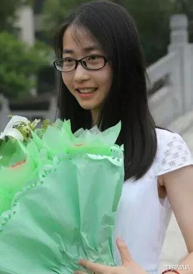 |5年前，643分进入北大，说高中没谈过恋爱的最美女状元，如今怎样