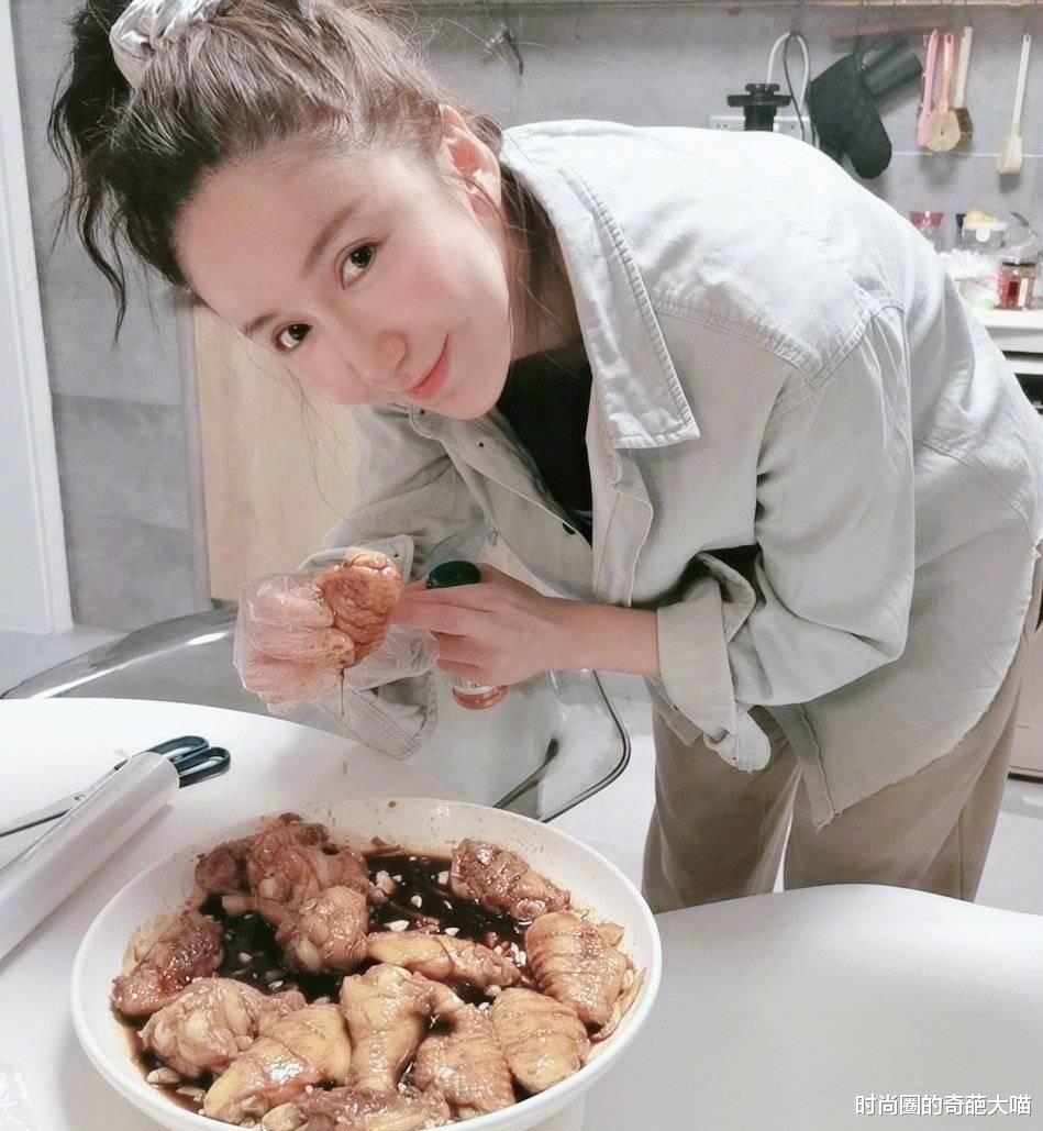娄艺潇|娄艺潇才32岁就颜值下滑？法令纹明显难掩老态，浓妆看着好尴尬！
