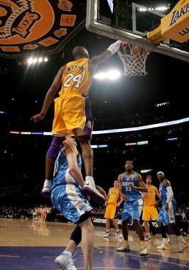 科比·布莱恩特|科比助跑摸高为385cm，排历史第六！那前5位都是谁？