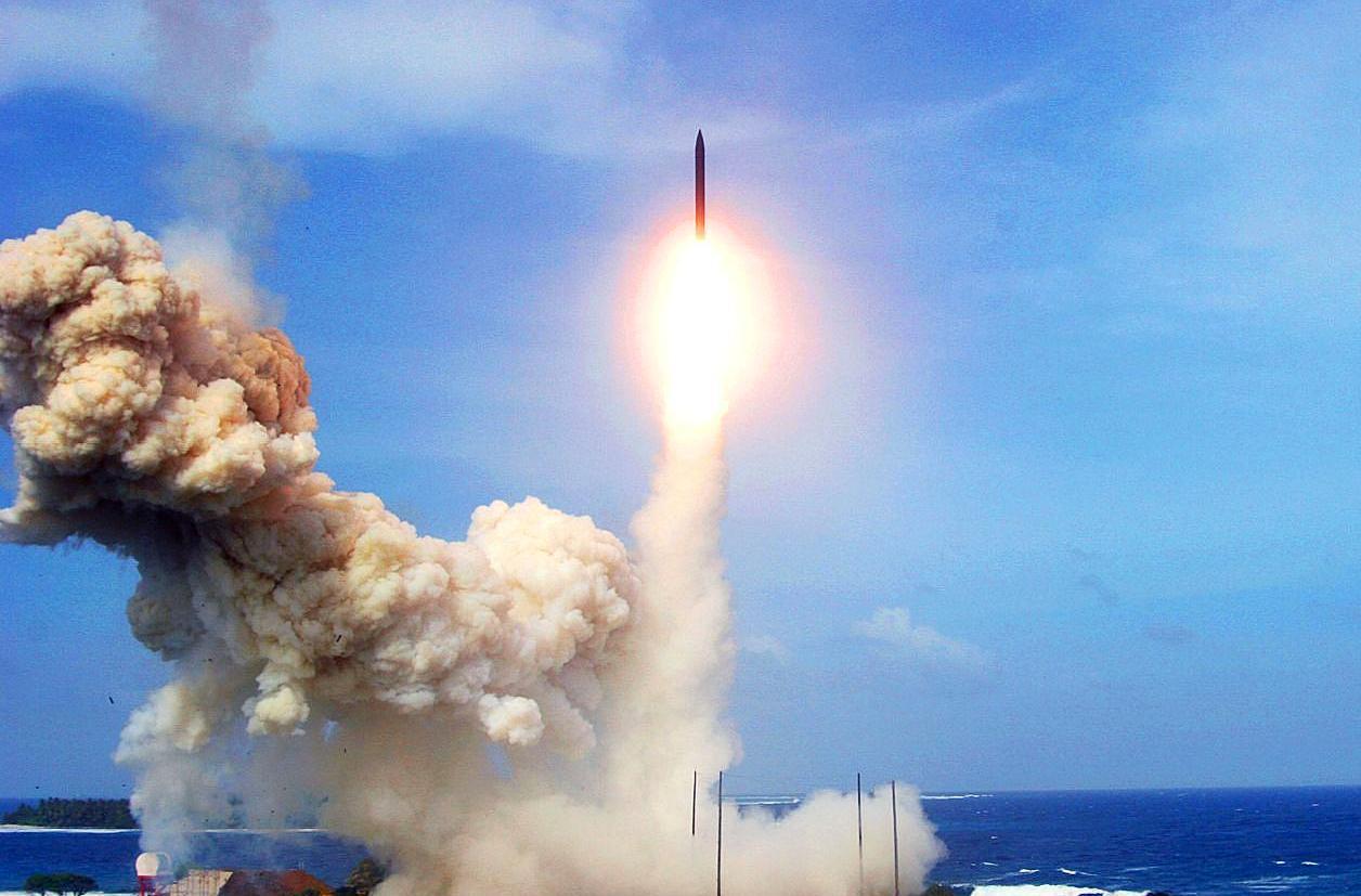 美军@美军已释放出战争信号，做好核打击准备，专家：对美需要提高警惕