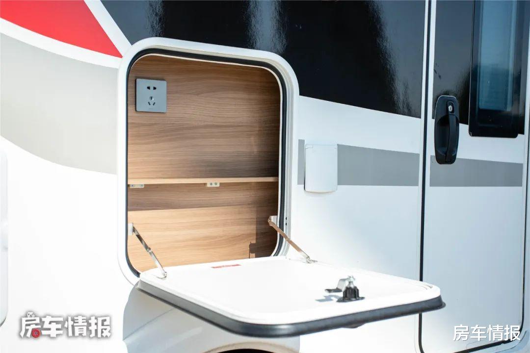 国六|实拍亚特新款依维柯房车,3.0T柴油国6排放,48V电力干湿分离卫生间
