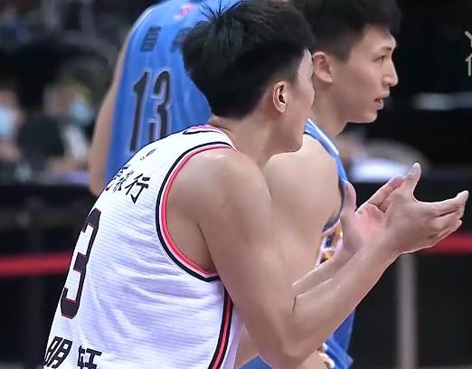 广东男篮|广东神奇逆转豪取31连胜！威姆斯40+17，杜锋咆哮裁判怒摔战术板