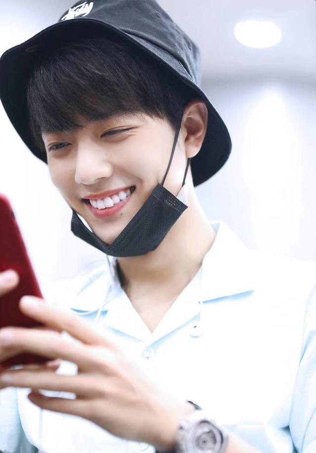 肖战|又有好消息？肖战版唐三将袭，电视剧《斗罗大陆》取得发行许可证