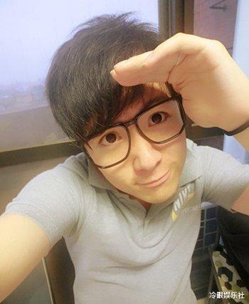 孟智超|“三毛”演员晒25年对比照,三毛变得越来越帅气,妈妈却老了