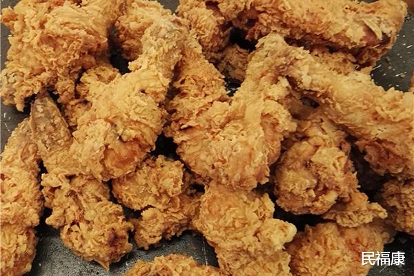 癌细胞|饿死癌细胞是错的，医生直言：不想“唤醒”癌细胞，少碰3种食物