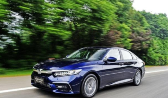 『本田雅阁』不光看雅阁！本田17万再添一台战将，造型比A6还帅，油耗4毛