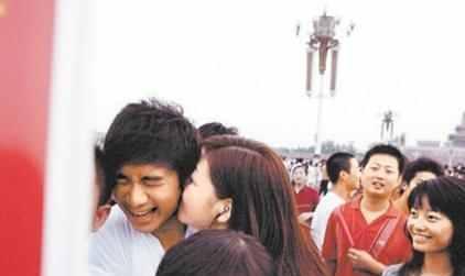 刘德华|明星在天安门的老合影, 看过刘德华的相片之后，引网友的热议！