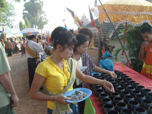 东南亚旅游|老挝姑娘表示：夜晚是有钱人的天堂，但却是我们的“地狱”