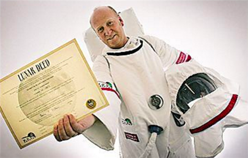 『月球』她向政府申请太阳专利,成功后向世界收使用费,网友怎么回复的?