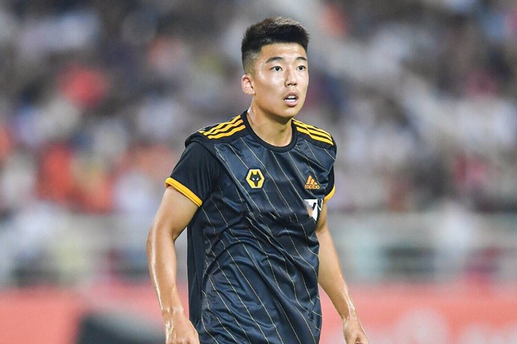 中超|引援还没结束?留洋英超锋线加入大连人球迷群,未来或重回大连