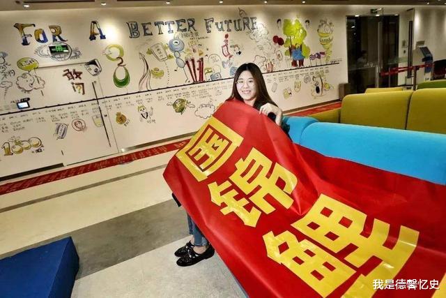 信小呆：曾经中了支付宝一亿的那个锦鲤女孩，一夜暴富后，现在生活怎样？