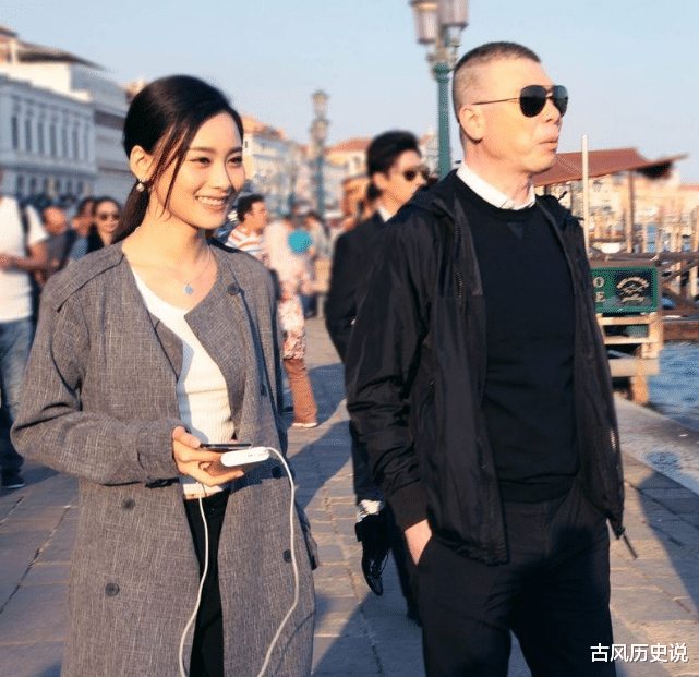 『电影』有种“惊艳”叫《唐人街探案》的女黑客，染回黑发那一刻，是心动啊