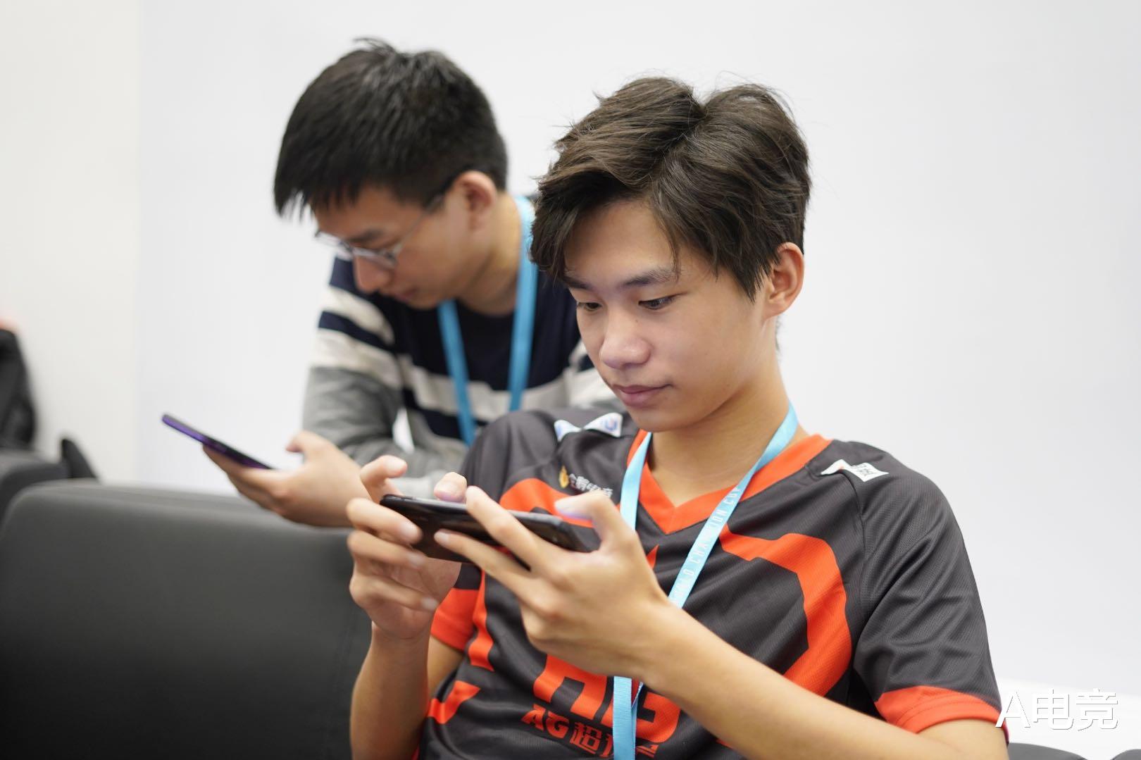 tes战队|KPL：蓝柚确定转会? TES即将引入冠军新人，迎来小规模换血