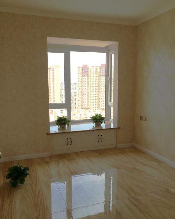 |装修20万，亮点是地砖和背景墙，进门参观完毕，想马上搬进去住