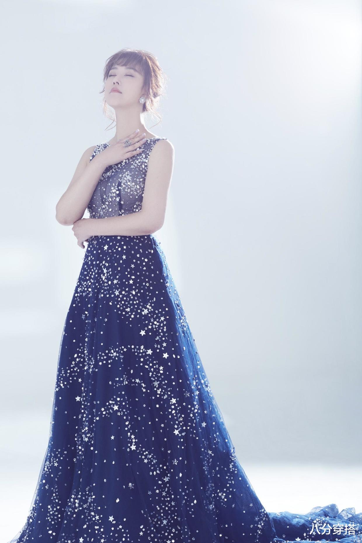 卫衣|周海媚53岁依旧风华绝代，穿白色卫衣休闲舒适，低调却很有气质