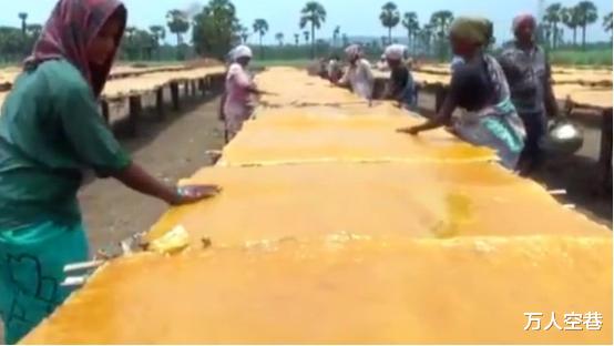 []印度进口芒果干制作过程被曝光，“原材料储存间”亮了，谁吃得下？