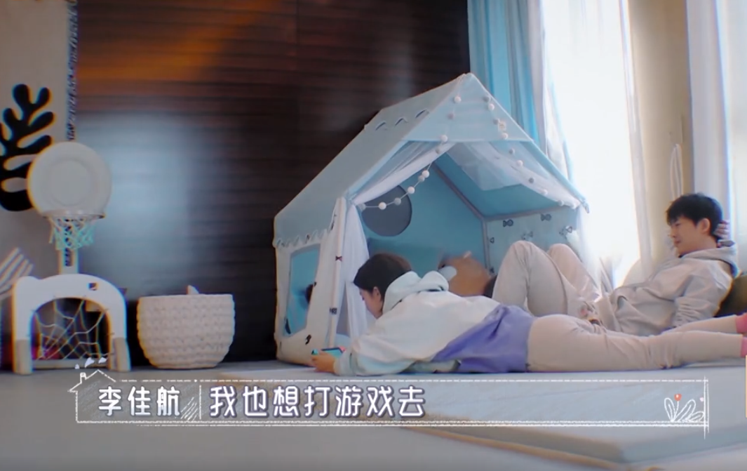 李晟|李晟李佳航的二人世界好可怕！小两口居然活成了中年夫妻的危机感