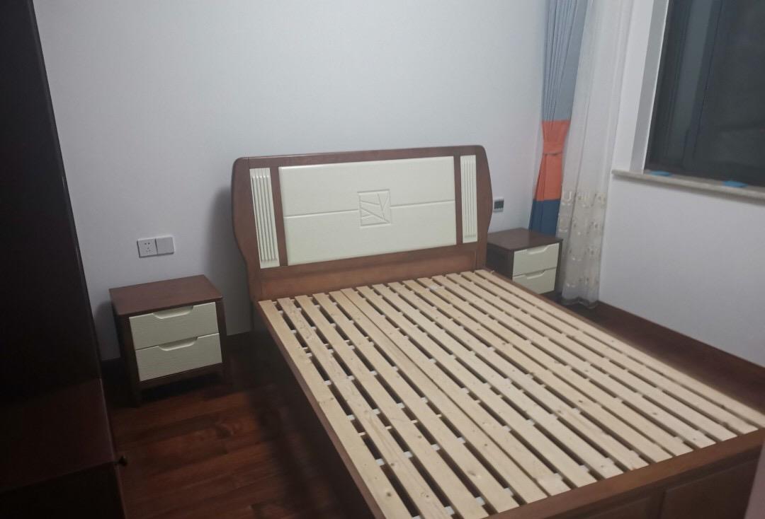 [沙溢]终于装修完工，家具进场放着通风中，沙发不靠墙，做了柜子很实用