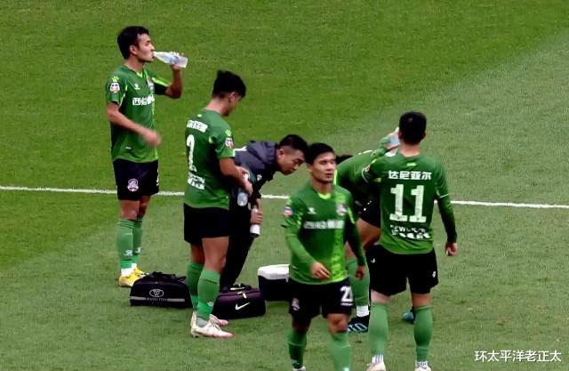 新疆维吾尔自治区|2-3！中国足坛大冷门！上届殿军送垫底队首胜，8场不胜恐耻辱降级