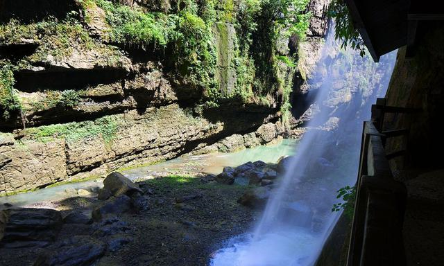 恩施大峡谷|神秘北纬30度隐藏着长达百公里的峡谷裂缝,地下暗河堪称世界之最