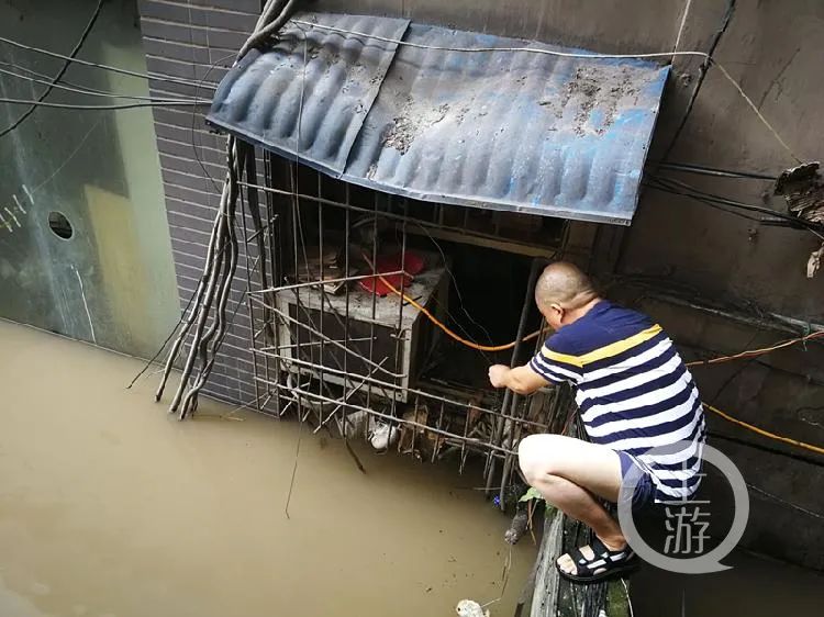 重庆晚报|直击两江洪水:朝天门门洞、渝尔代夫、洪崖洞车库被淹...