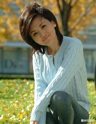 央视|她连续8年在央视“打杂”，却是“央视台花”，今43岁仍独身一人