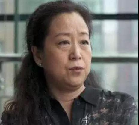 [张国立]她曾是张国立的老婆，离婚31年孤身一人，儿子是她一生的痛