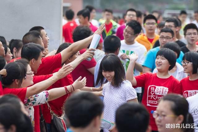 高考状元|高考状元们都有啥共同点？打开课桌抽屉就知分晓：高分不白来