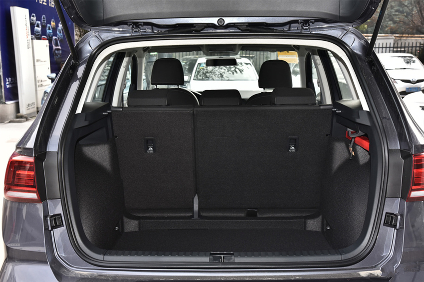 大众汽车▲大众不要“尊严”了!17万跌到13万,30天卖13908辆,还看啥H6