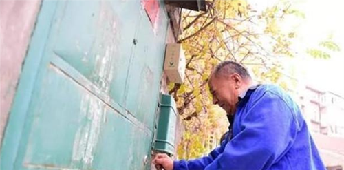 日军|五代人住日军炮楼58年，墙壁有72厘米厚，暖气从弹孔进入花费20年