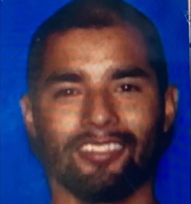 美国警察@特朗普又想打高尔夫 美军士兵突然对美国警察开火 多人倒在血泊中